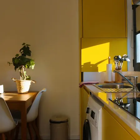 Holiday home 9min Metro To Downtown - Couples&kids - Free Parking Porto